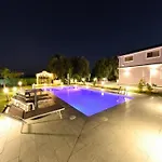 With Private Pool * Floridia