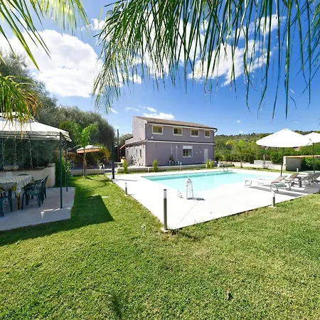 With Private Pool בית נופש