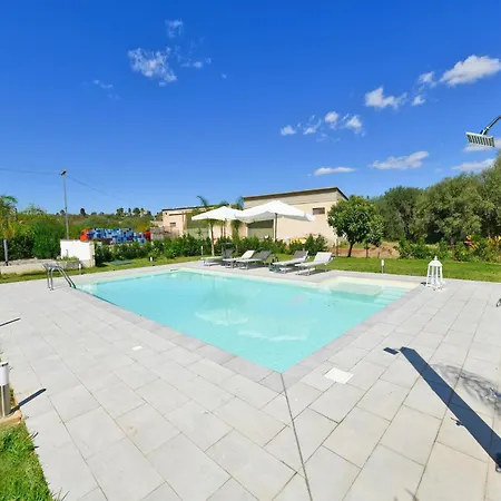 With Private Pool בית נופש *