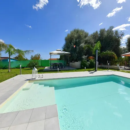 בית נופש With Private Pool פלורידיה