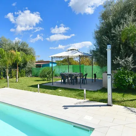 With Private Pool בית נופש